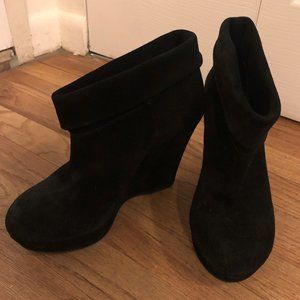 Gianni Bini Blk Suede Slouch Wedge Booties…